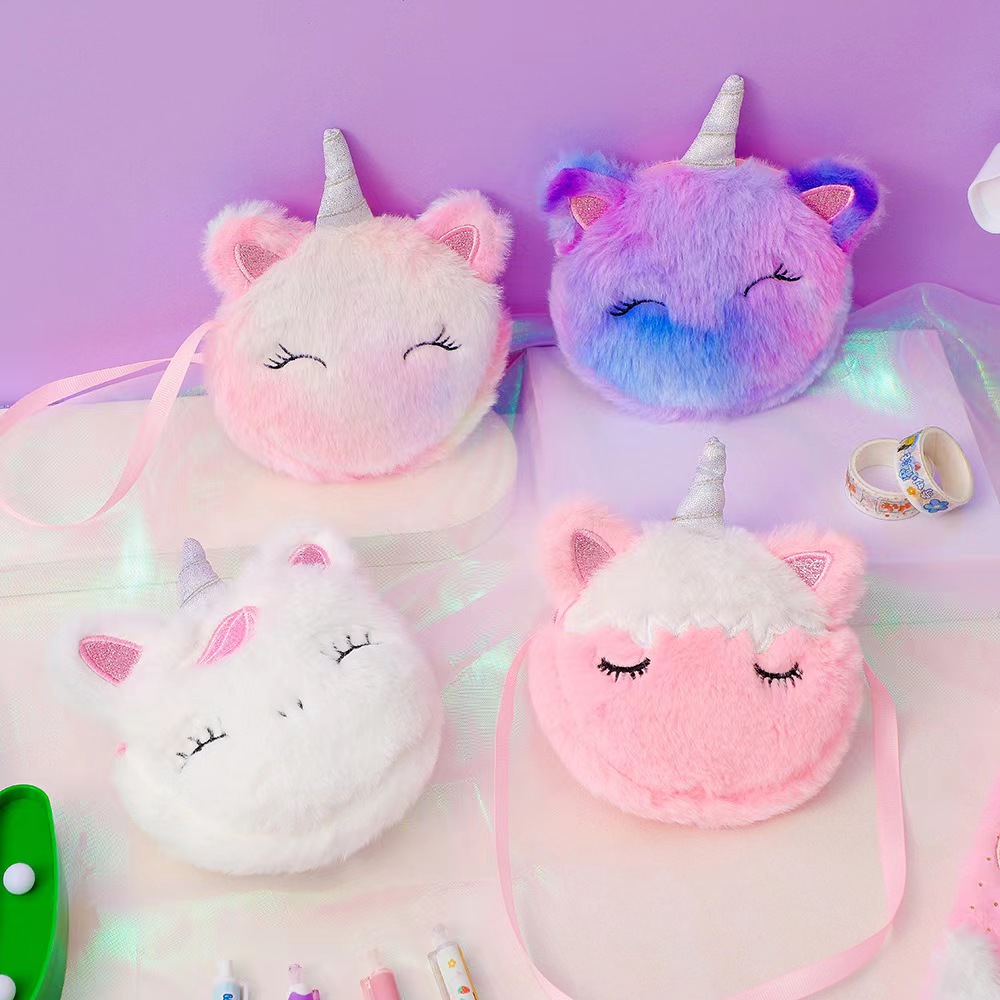 Embroidery Unicorn - حقيبة كتف للأطفال من القطيفة بتصميم
