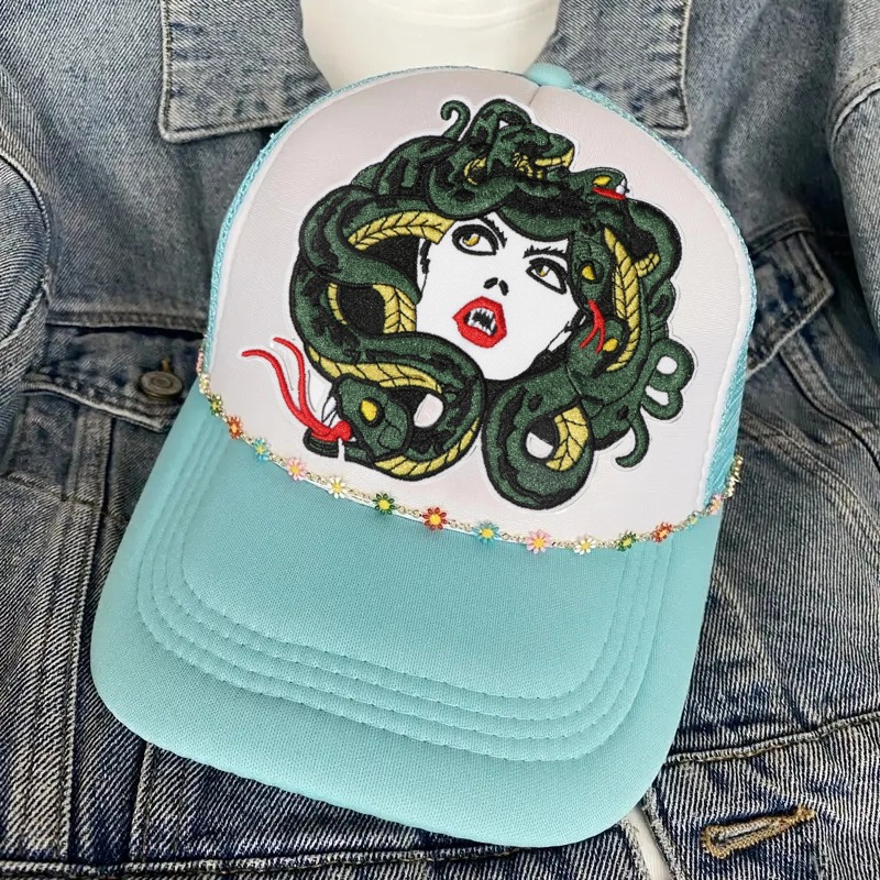 Embroidery Hat Machine - 1 قطعة الأفعى و فتاة الكرتون