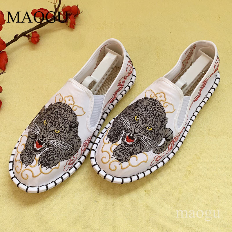 أحذية سهلة الارتداء بتطريز على - مراجعة Embroidery Pattern وسعره